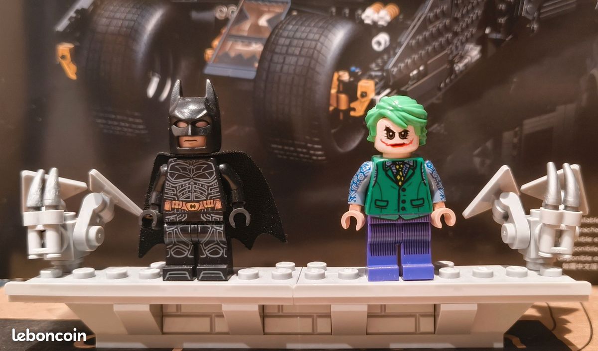 LEGO Batman Tumbler - #76240 (image 4)
