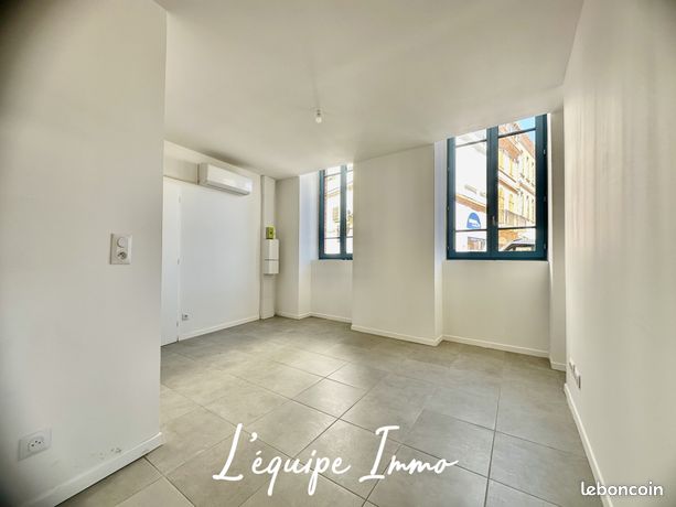 https://img.leboncoin.fr/api/v1/lbcpb1/images/09/b7/59/09b759cdbe42efec6fb335945a882b58a3dd4cb7.jpg?rule=ad-image