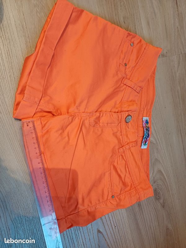 Short femme taille 40 marque Display (image 1)