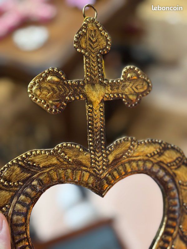 Croix Ex-voto Mexicaine Artisanale Avec Miroir - En Tôle Embossée, 16x10 Cm - Décoration Murale Et Porte-bonheur