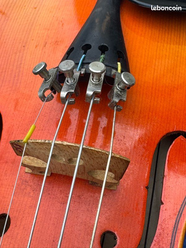 2 Broches Violon émaillées Dorées - Motif Violon 13 - Neuves Sans Emballage
