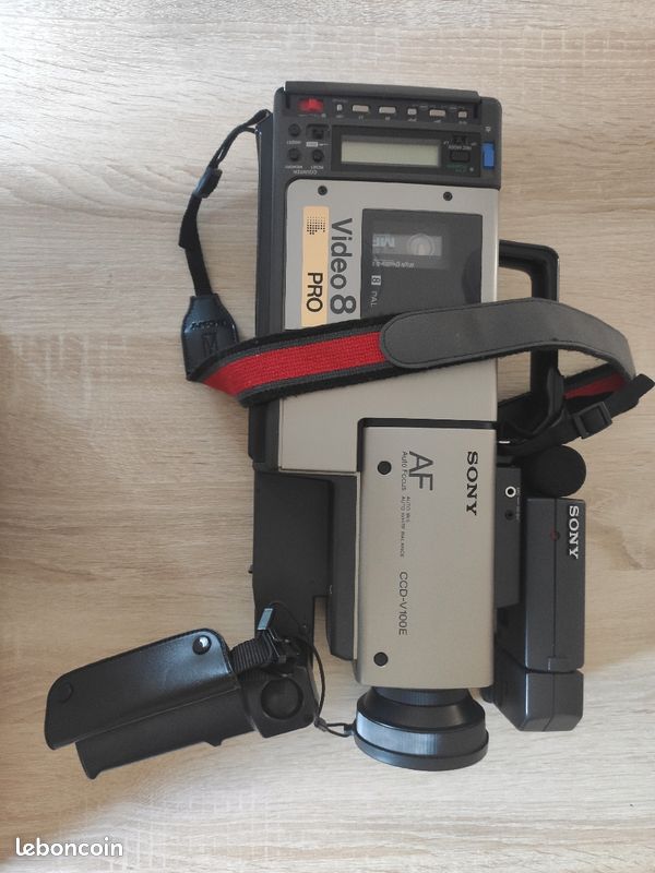 Caméscope Sony CCD-V100e (image 3)