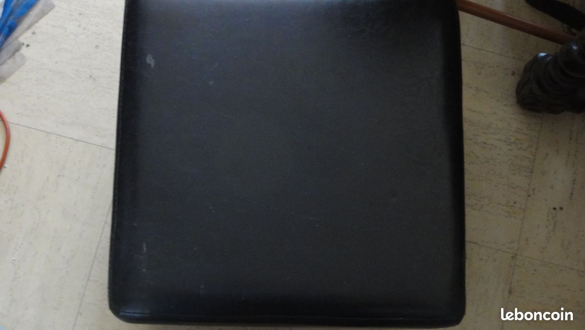 Pouf noir (image 1)