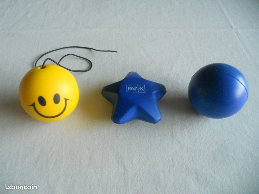 Lot de 3 boules / étoile en mousse anti-stress (image 2)