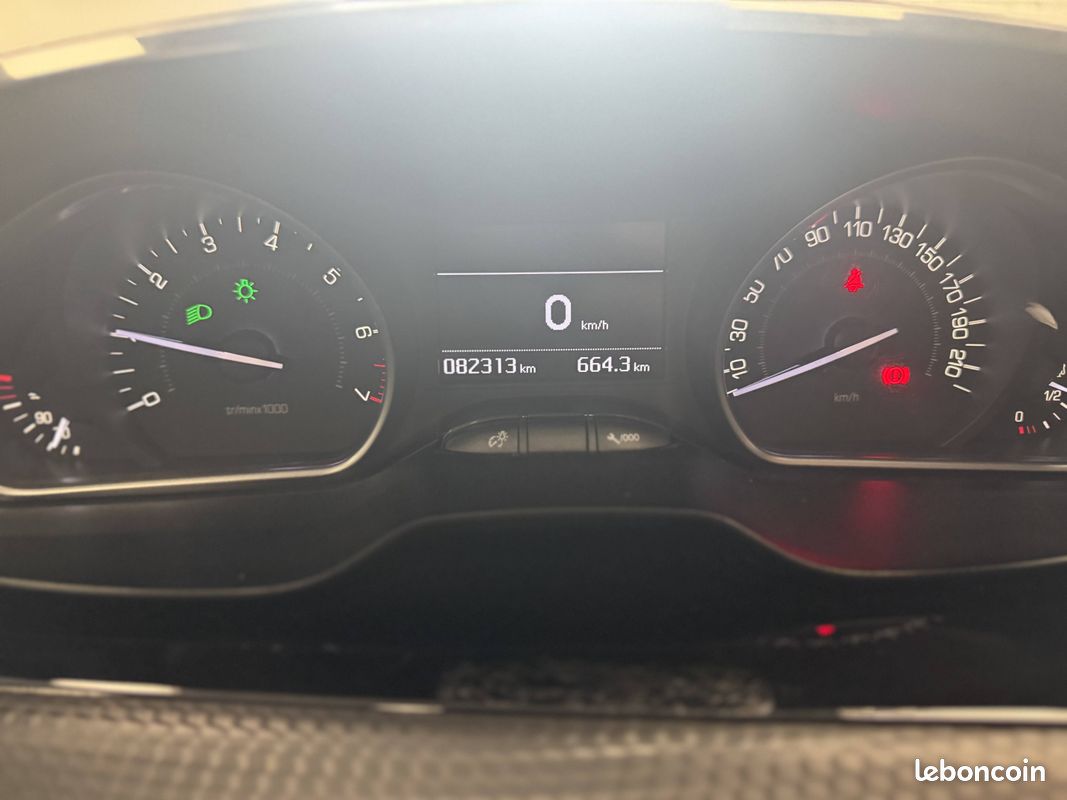 PEUGEOT 208 PureTech 82ch S&S BVM5 6.2 Evap Allure (image 17)