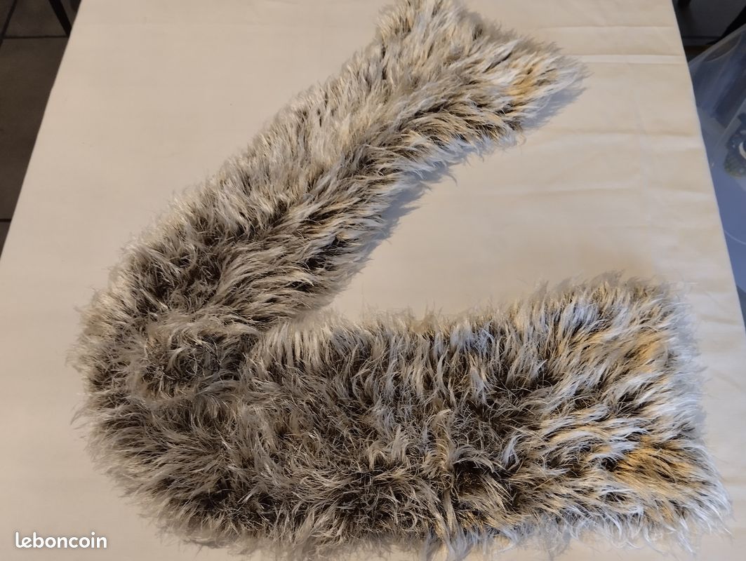 Echarpe / tour de cou / foulard (fait main) Dimension L:1.20m x 17cm (image 1)
