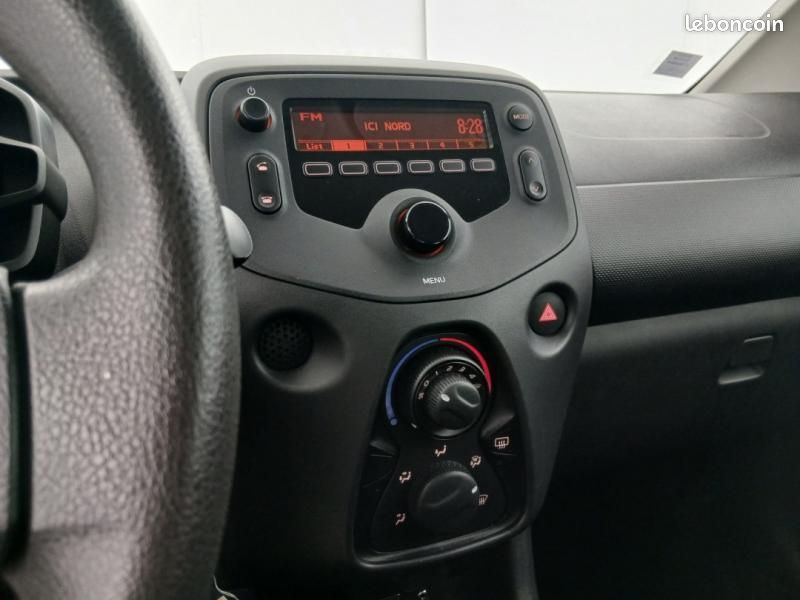 Peugeot 108 VTi 72 Like S&S 4cv 5p (image 22)