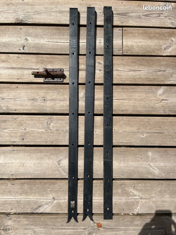 Barres trouée en fer forgé 100cm et verrou porte extérieur (image 1)