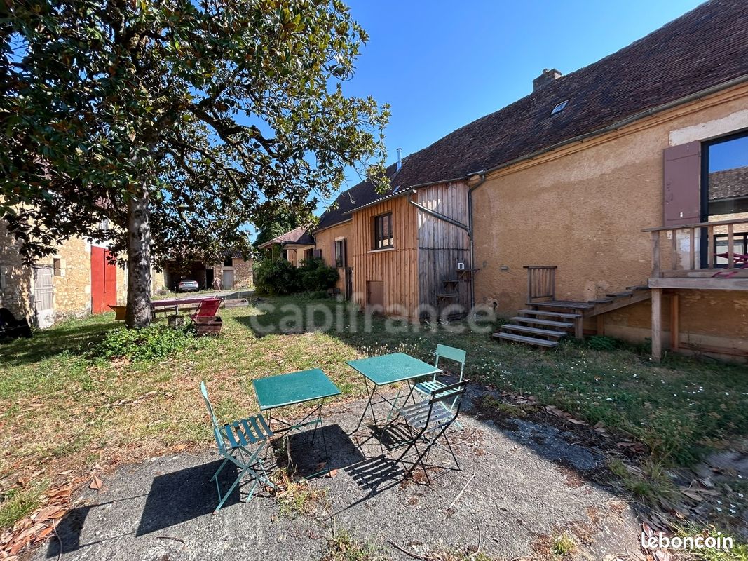 Maison 6 pièces 180 m² · à Saint-Germain-des-Prés · 180 m² · 340 000 €