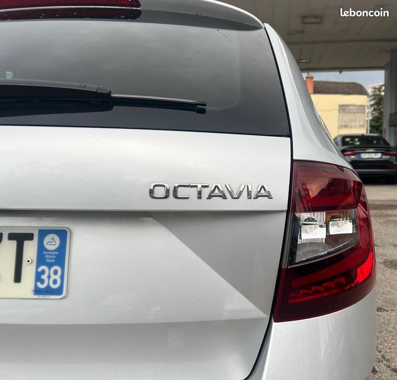 Skoda OCTAVIA COMBI 1.4 TSI 150CH GREEN TEC STYLE DSG7 (image 10)