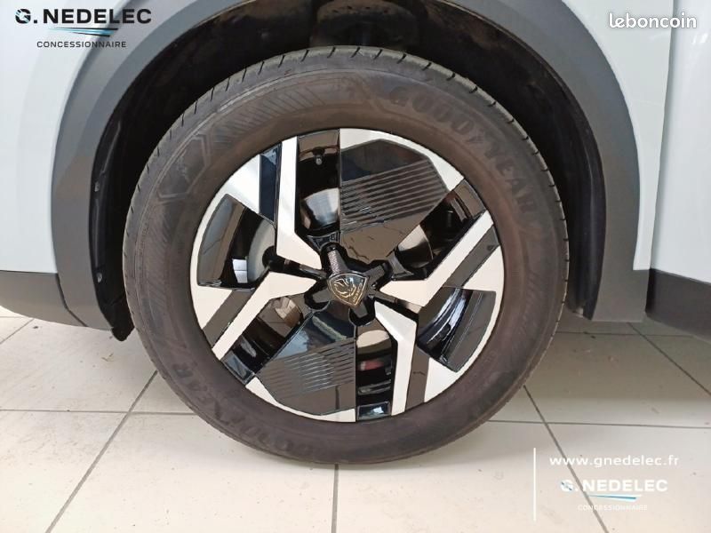 Peugeot 2008 1.2 PureTech 100ch S&S Allure (image 11)