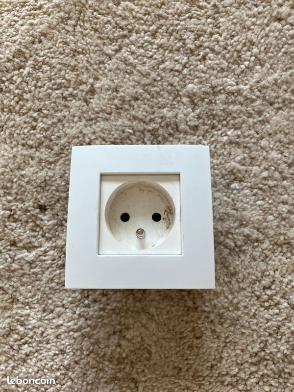 Prise électrique affleurante (image 1)