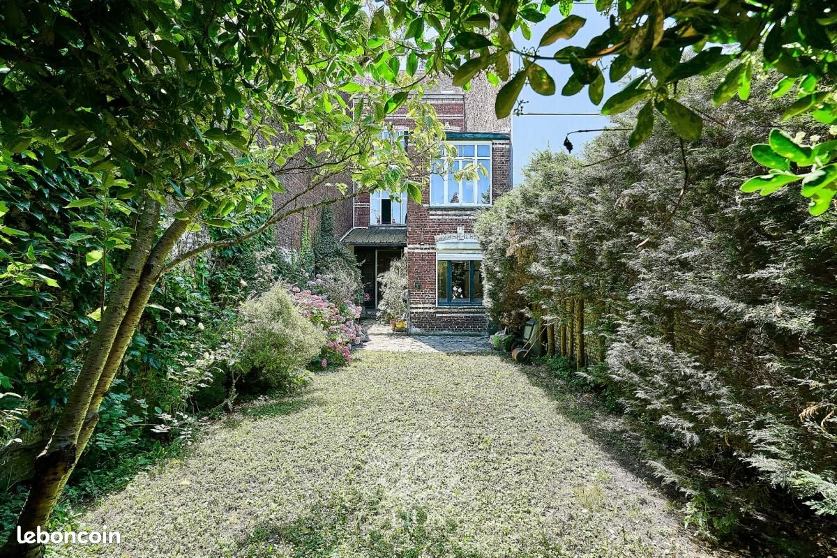 Maison 8 pièces 320 m² · à Lille · 320 m² · 930 000 €