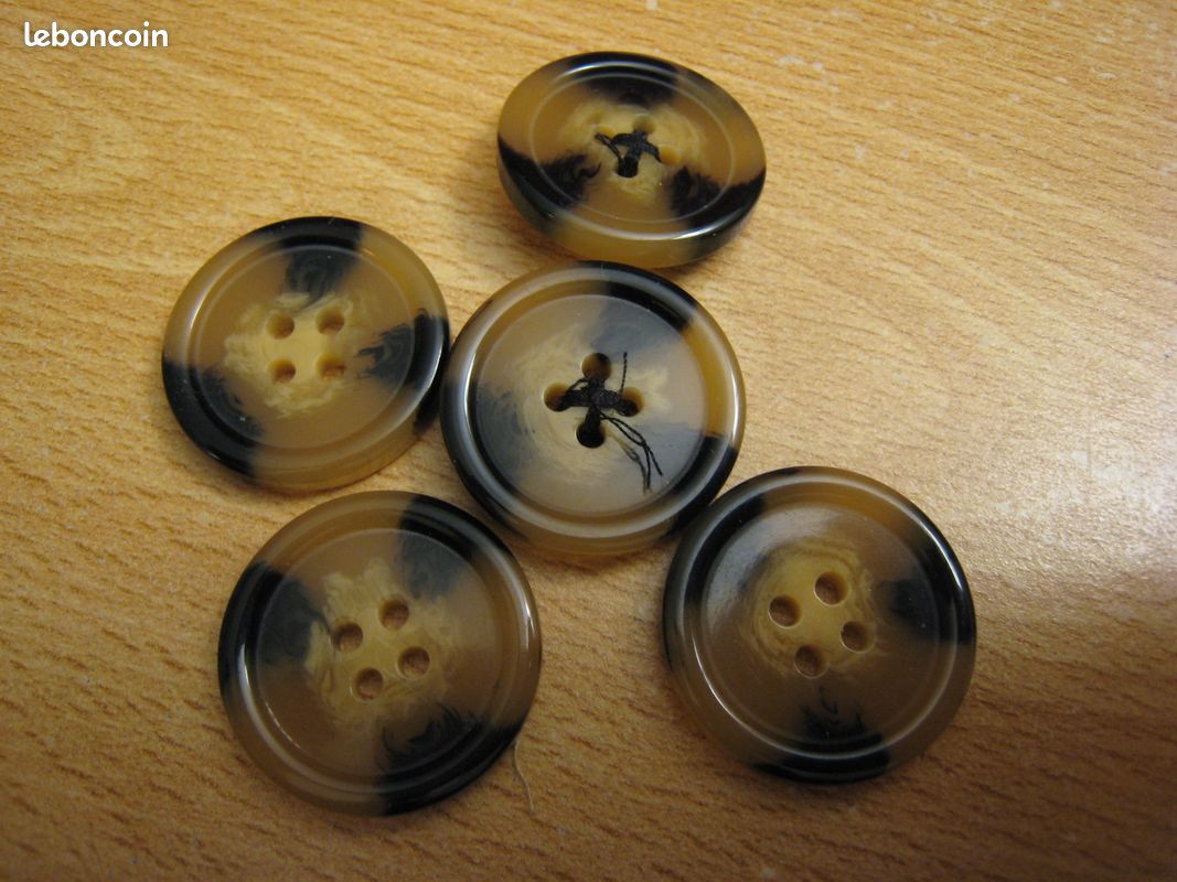 5 boutons marron et noir tbe diamètre 2.6 cm (image 1)
