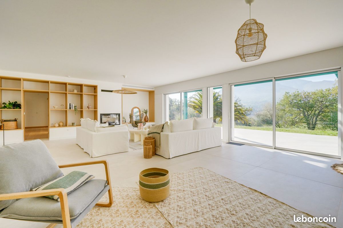 Propriété 9 pièces 330 m² (image 2)