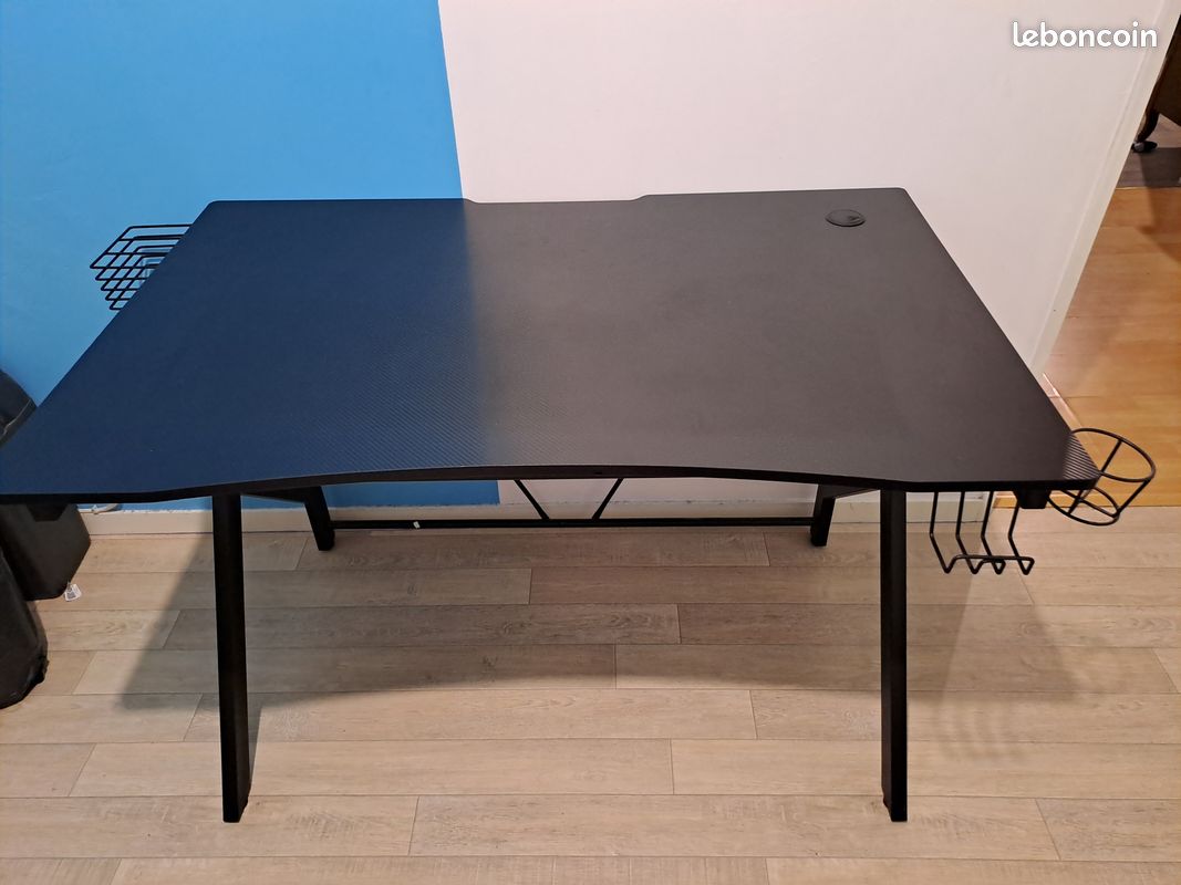 Bureau gaming (image 1)