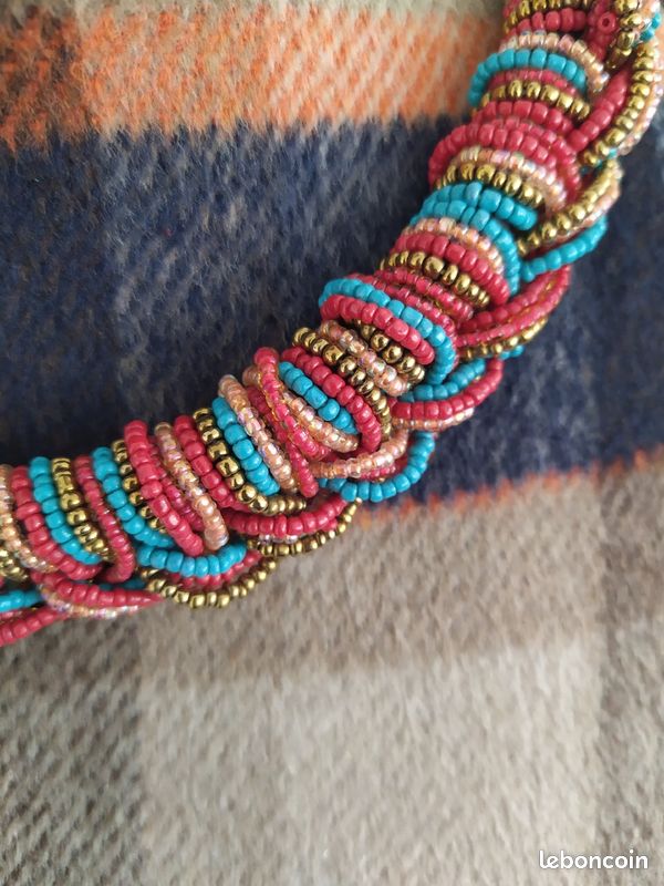 Collier multicolore en perles (image 6)