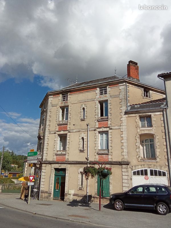 Appartement 1 pièce 360 m² · à Confolens · 360 m² · 367 000 €