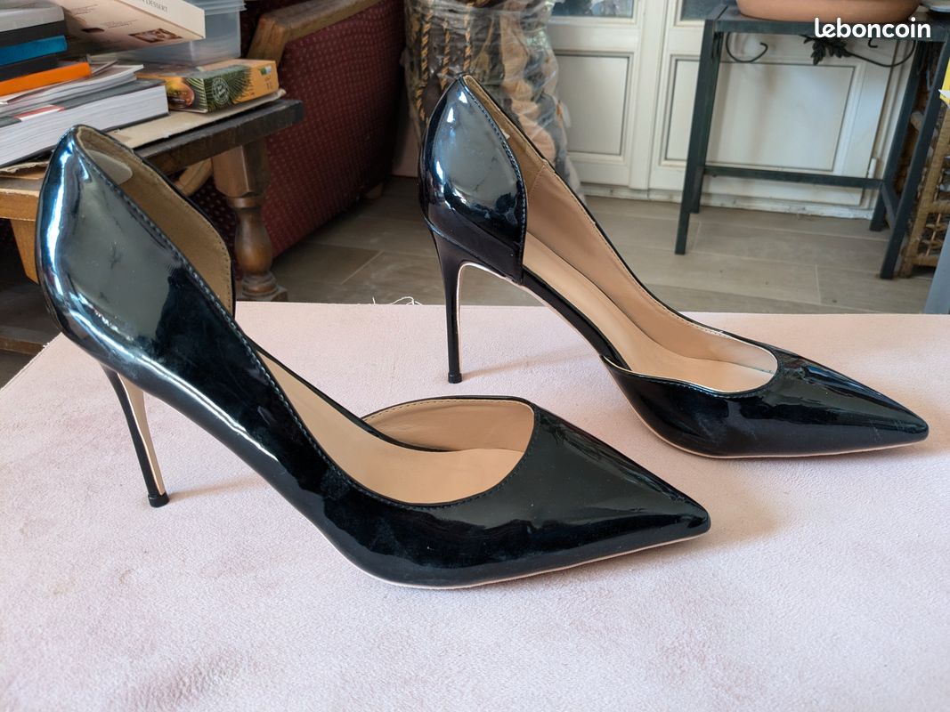 Escarpins vernis noirs à talons aiguilles pointure 42 Chaussures