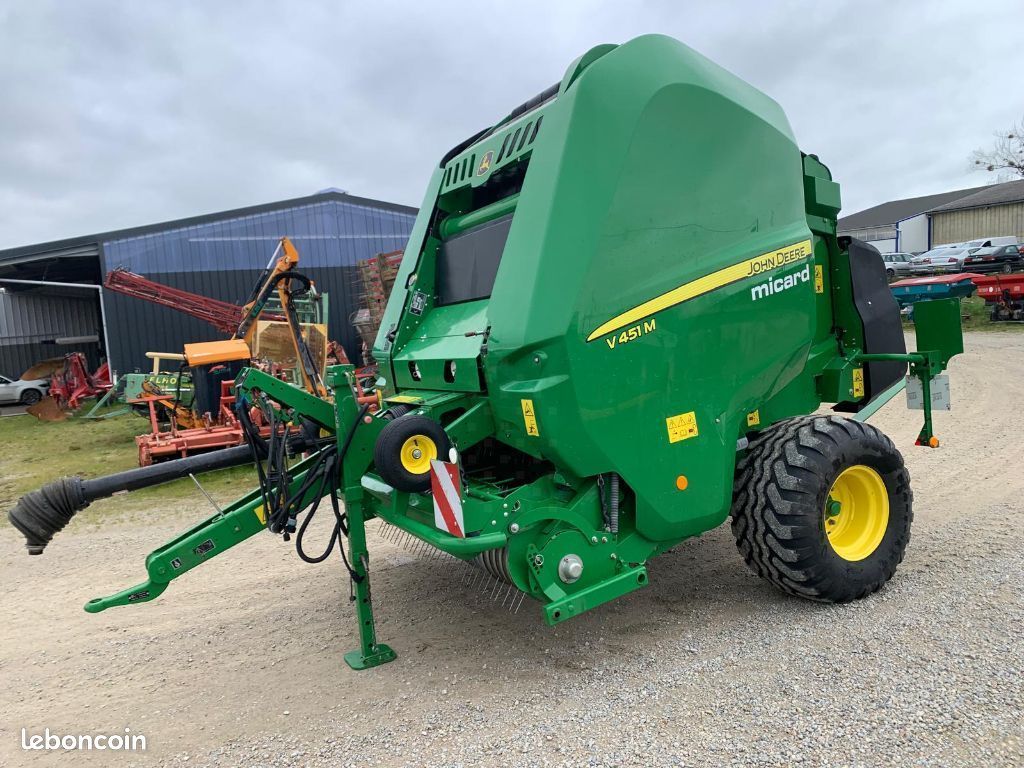 John Deere 451M (image 9)