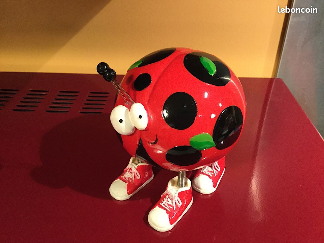 Tirelire Coccinelle en céramique rouge et noire TBE (image 1)