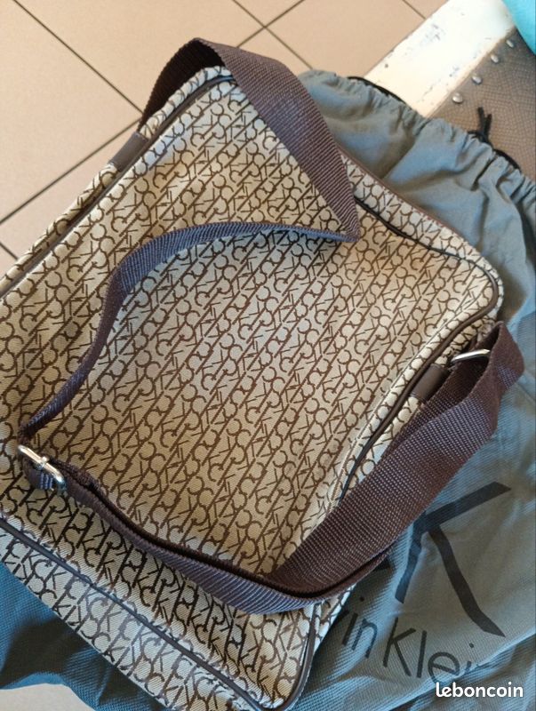 Besace bandoulière en toile Calvin klein (image 2)