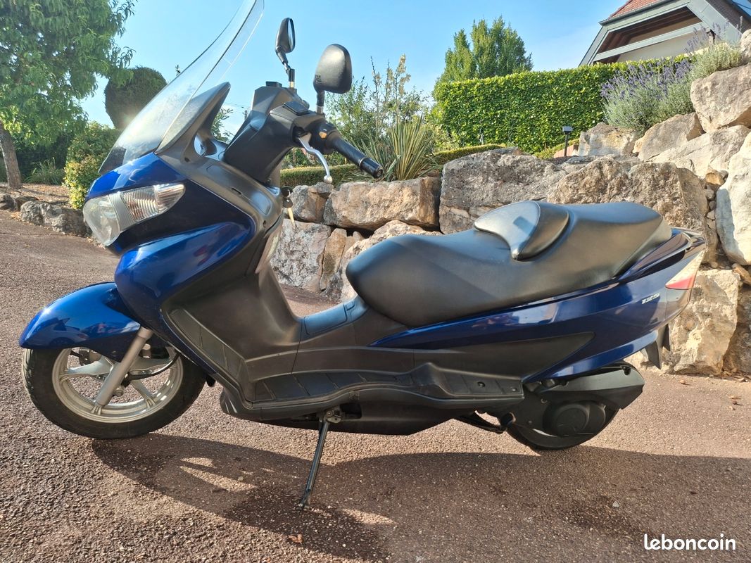 Échange joli scooter suzuki burgman 125 (image 1)