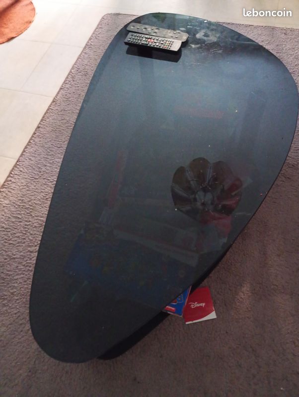 Table basse ovale noire en verre (image 1)
