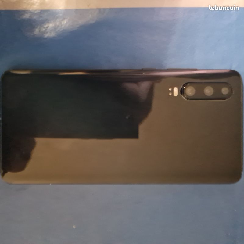 Huawei p30 128g pour 300 avec coque Rinoshield Itachi (image 1)