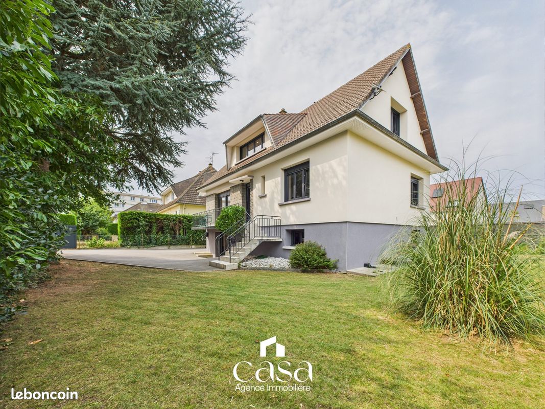Maison 9 pièces 210 m² (image 1)