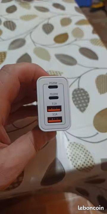 Chargeur Rapide USB-C / 40W 4 Port ( 2 ports PD 20W et 2 ports USB-A) (image 5)