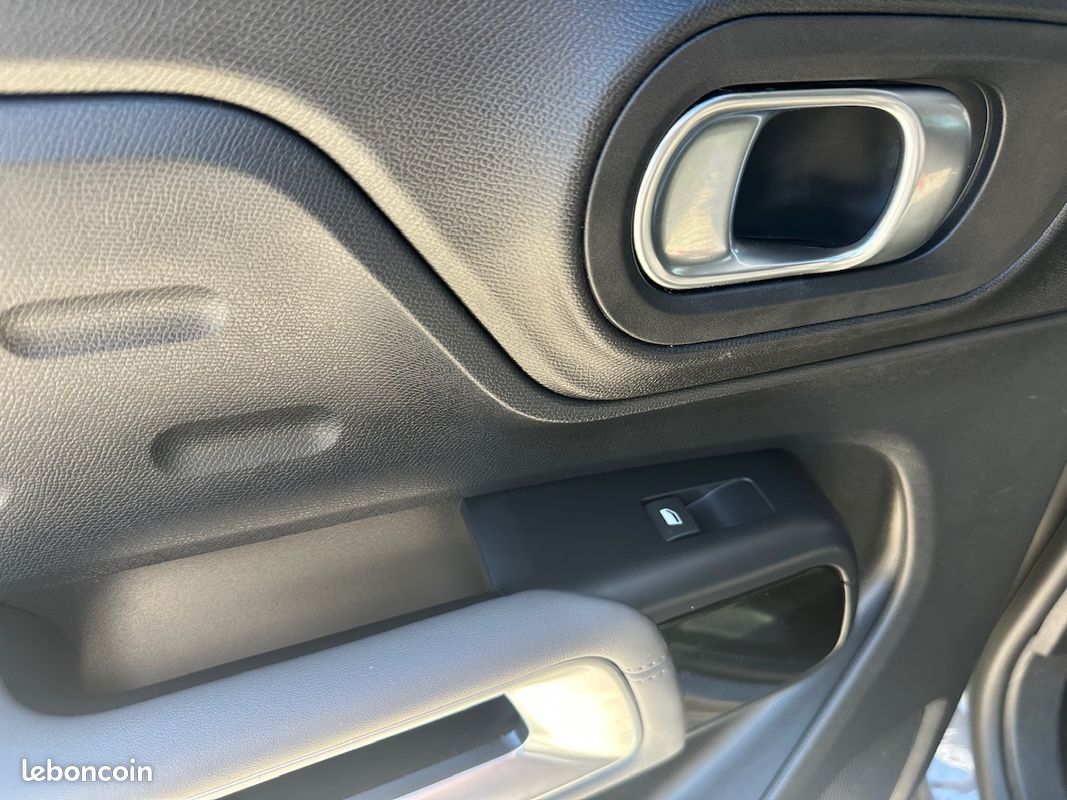 Citroën C5 AIRCROSS C-Series 1.6 225 Plug in Hybrid Rechargeable e-EAT8 Boîte auto {ATTELAGE - CAMERA - CLIM - CARPLAY} (image 30)