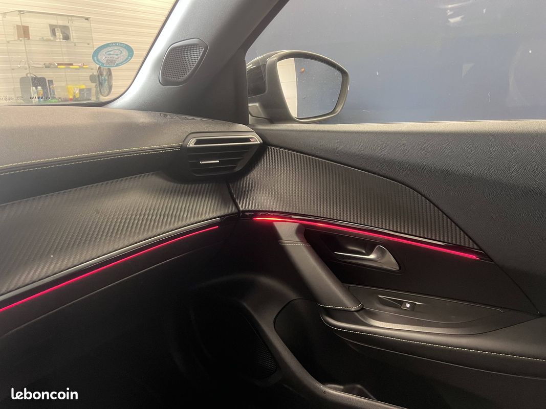 PEUGEOT 2008 Electrique 136 ch GT (image 22)