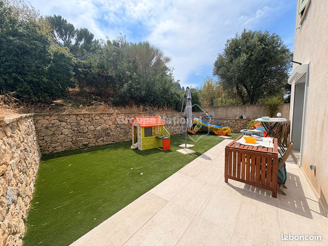 Maison 4 pièces 100 m² · à Le Revest-les-Eaux · 100 m² · 1 600 €/mois