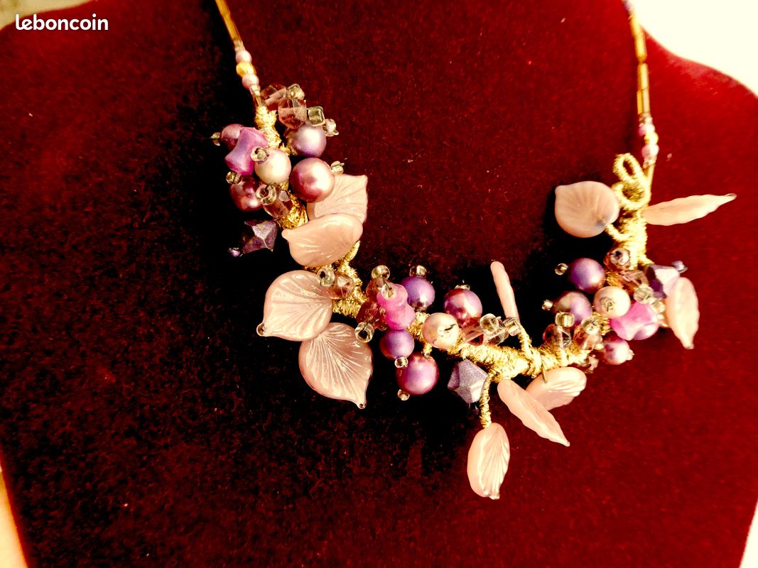Collier Ancien En Perles De Verre Rouge Et Métal Argenté - Longueur 52 Cm