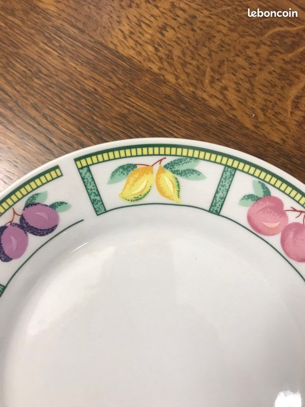 Un lot de six assiettes plates (image 5)