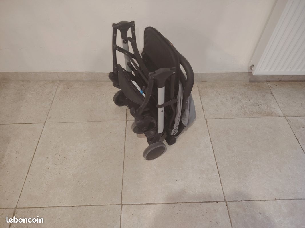 Vends poussette compacte (image 2)