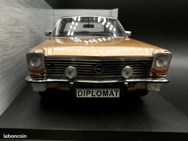 Opel Diplomat B 1972 MCG Modèle Réduit Opel Diplomat B 1972 – Échelle 1:18 – Vert Métallisé – Marque MCG – Die-cast Métal – Neuf En Boîte Miniature