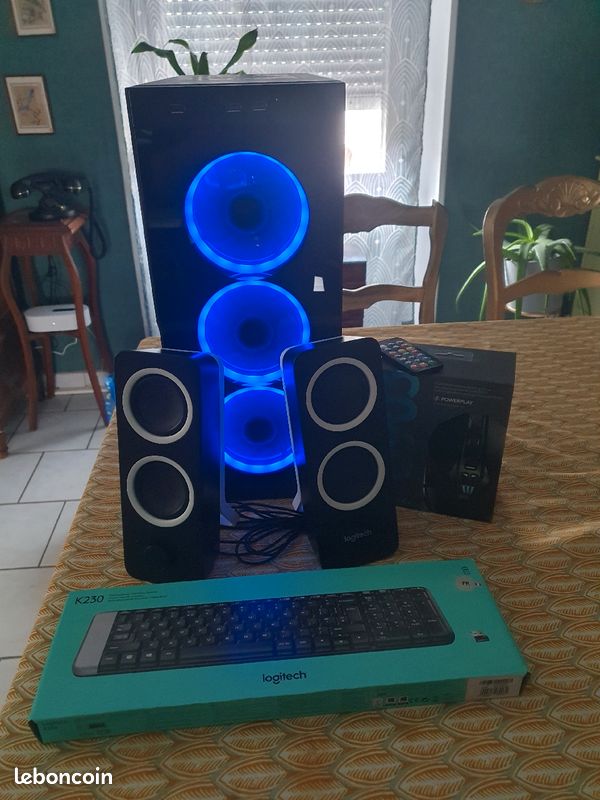 Tour pc gaming avec souris et clavier et enceintes (image 1)