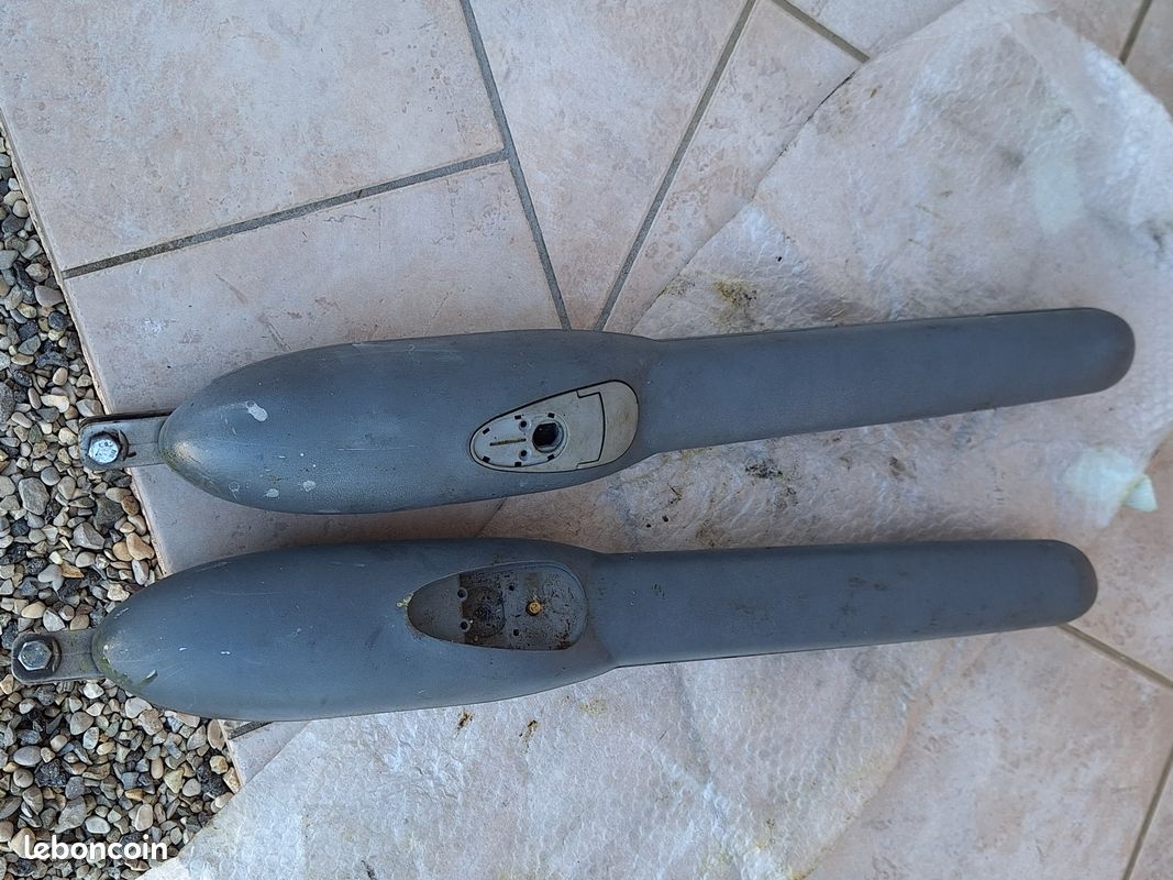 2 bras nice pour portail motorise - prix 60 euros (image 1)