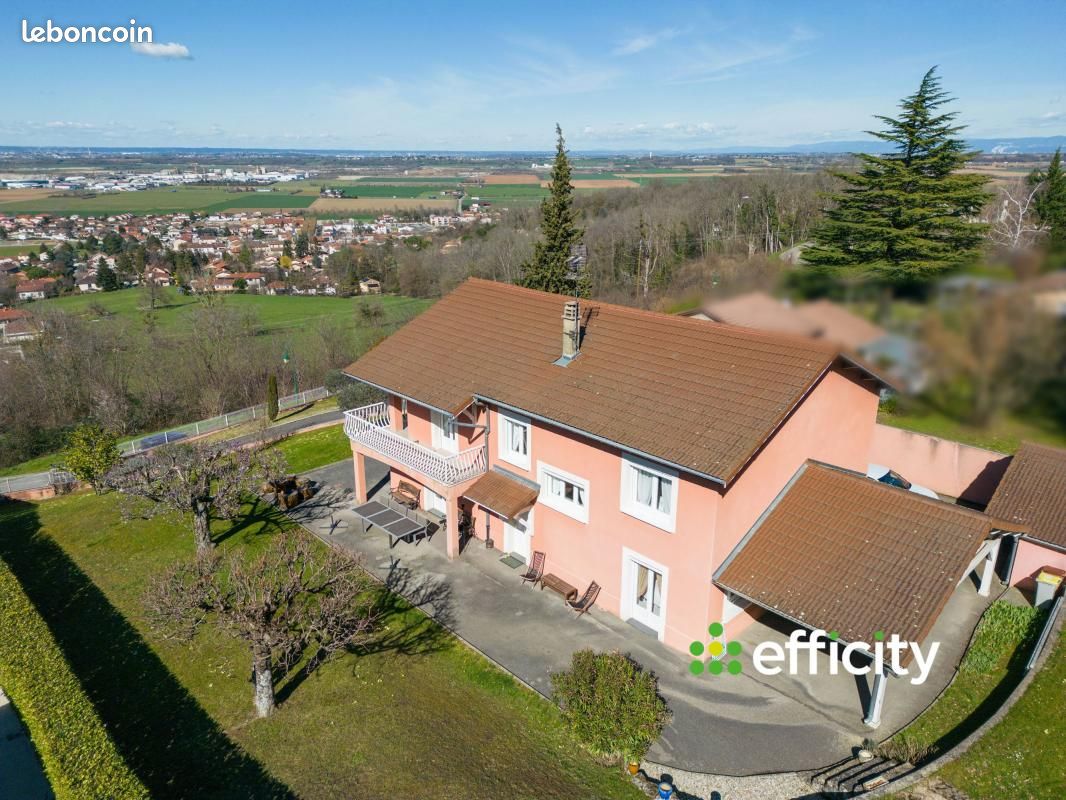 Maison 6 pièces 231 m² · à Saint-Pierre-de-Chandieu · 231 m² · 525 000 €