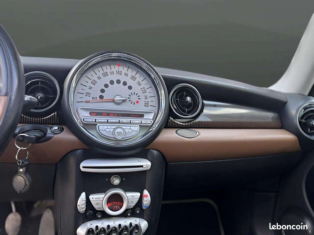 Mini MINI COOPER D 110CH (image 12)