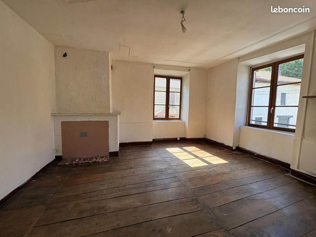 Appartement 4 pièces 85 m² · à Saint-Léonard-de-Noblat · 85 m² · 440 €