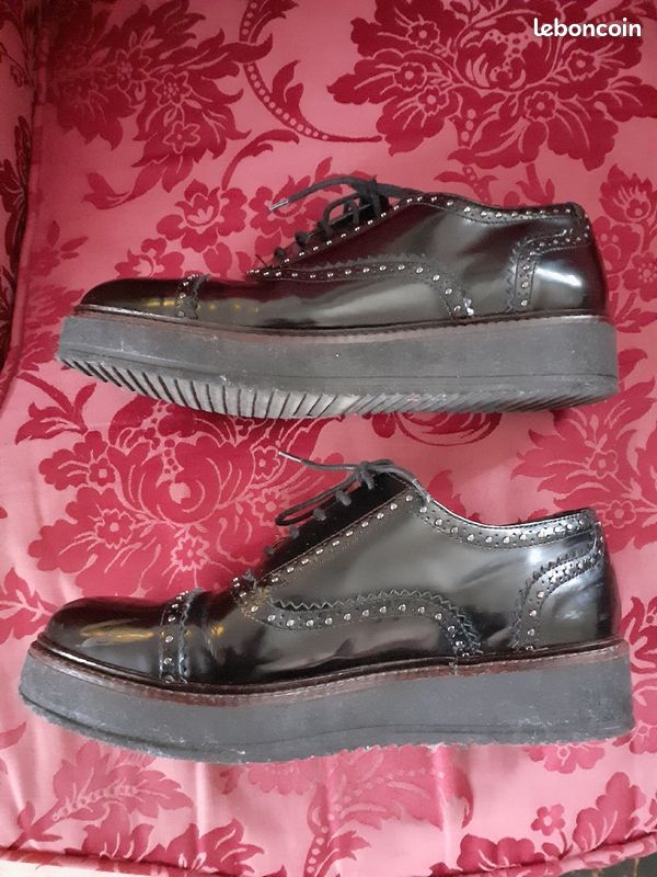 Chaussures Plateforme noires à clous (image 3)