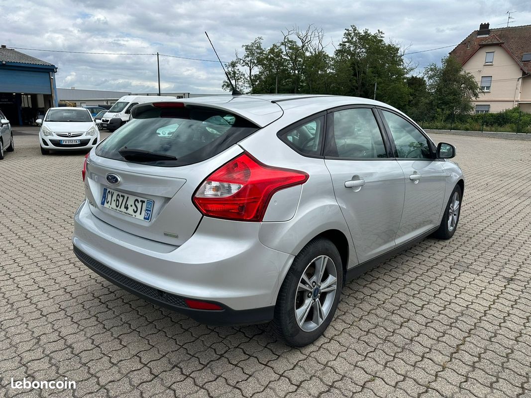 Ford focus 1.0 scti 100 cv ecoboost s&s revise garantie (image 4)