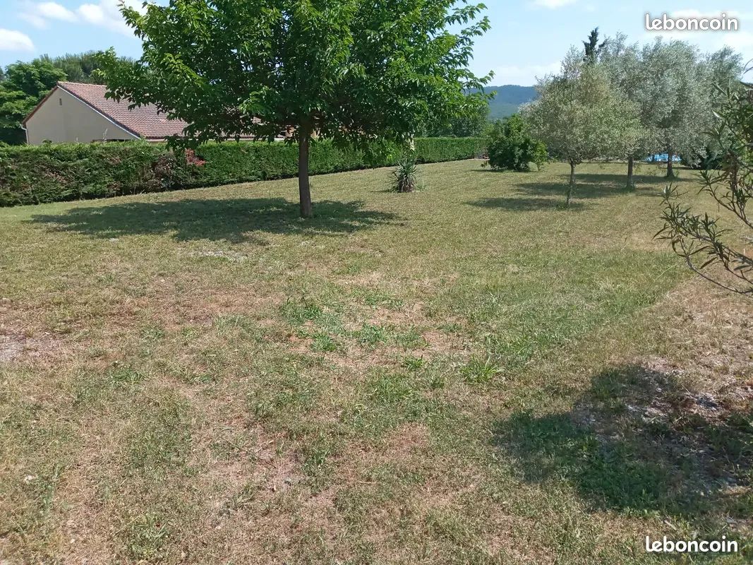 Terrain constructible 1160m2 arboré clôturé lavilledieu · 110 000 €