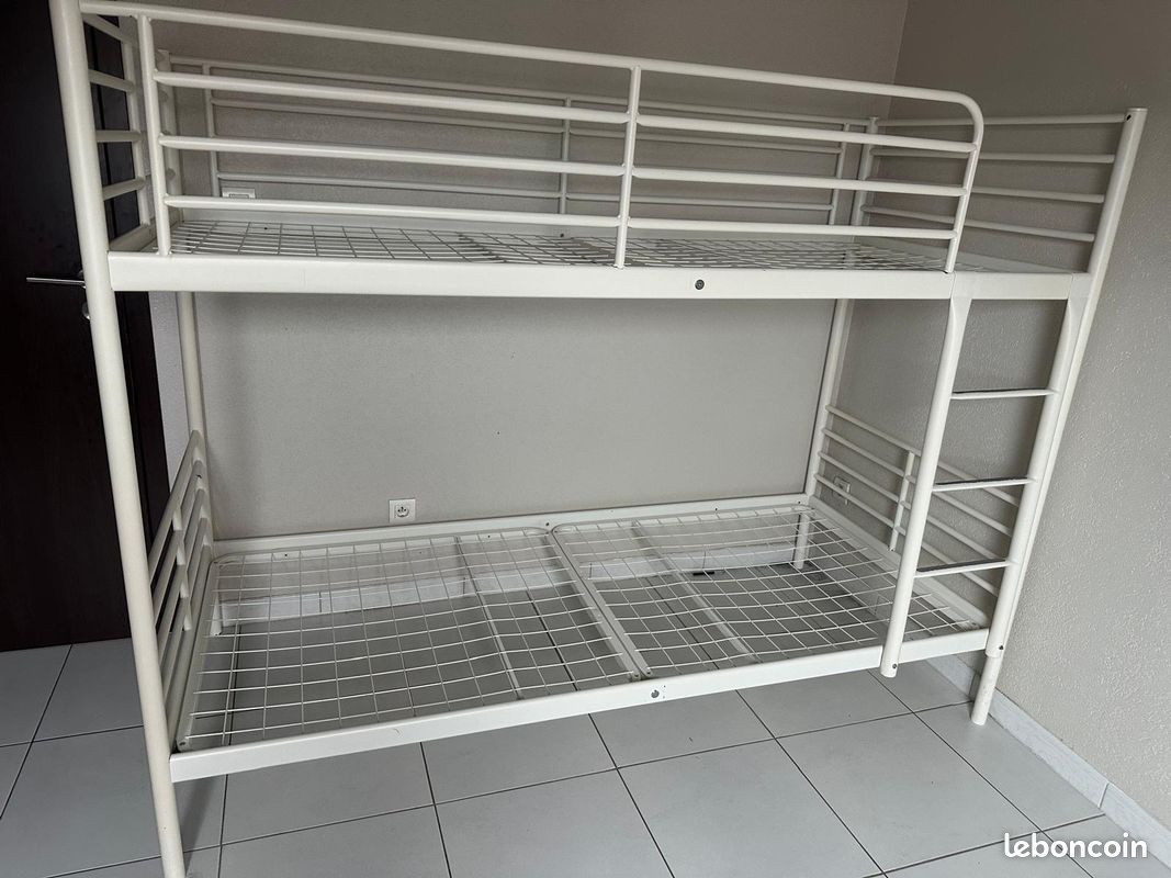 Lit superposé en metal blanc (image 1)
