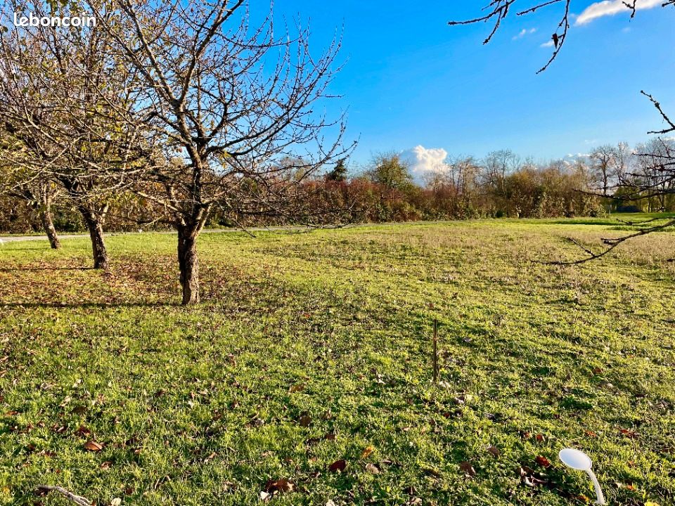 Terrain 600 m² · à Genté · 25 000 €