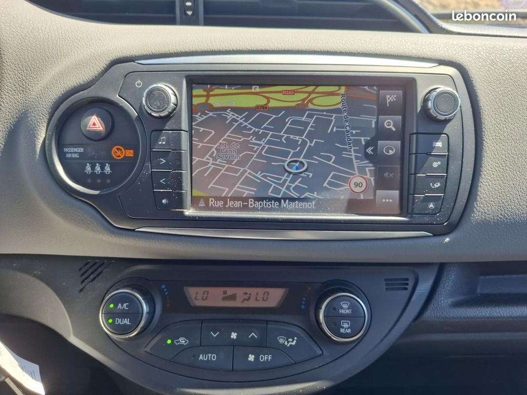 Toyota yaris 1.3 vvti 100 dynamic cvt bva (image 9)