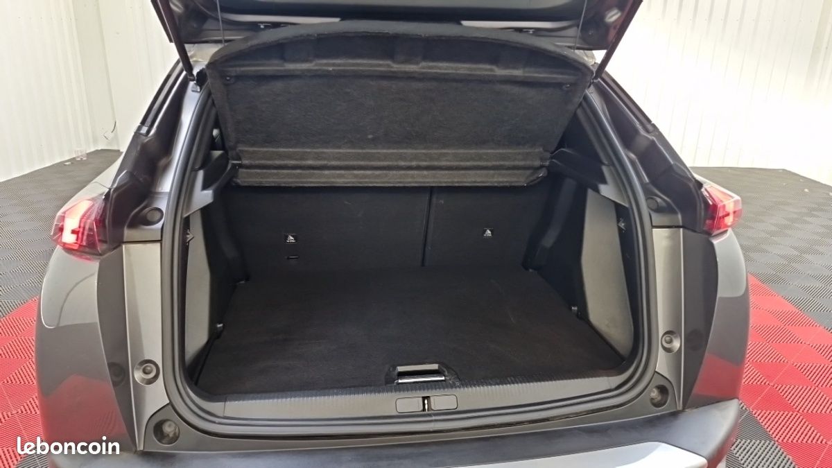Peugeot 2008 BLUEHDI 130 S&S EAT8 ALLURE PACK (image 24)